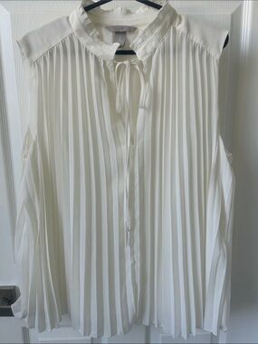 H&M White Sleeveless Pleated Tie-Neck Blouse
